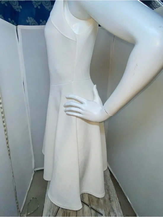 Classic Cream Sleeveless Midi Dress - Picture 3 of 11
